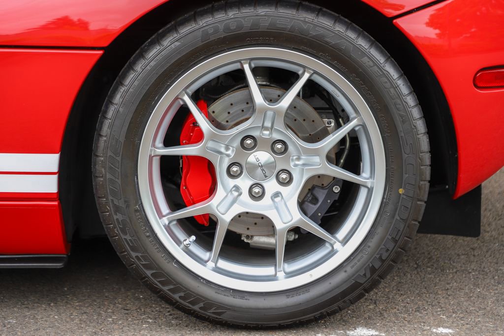 Used 2006 Ford GT RWD image 90