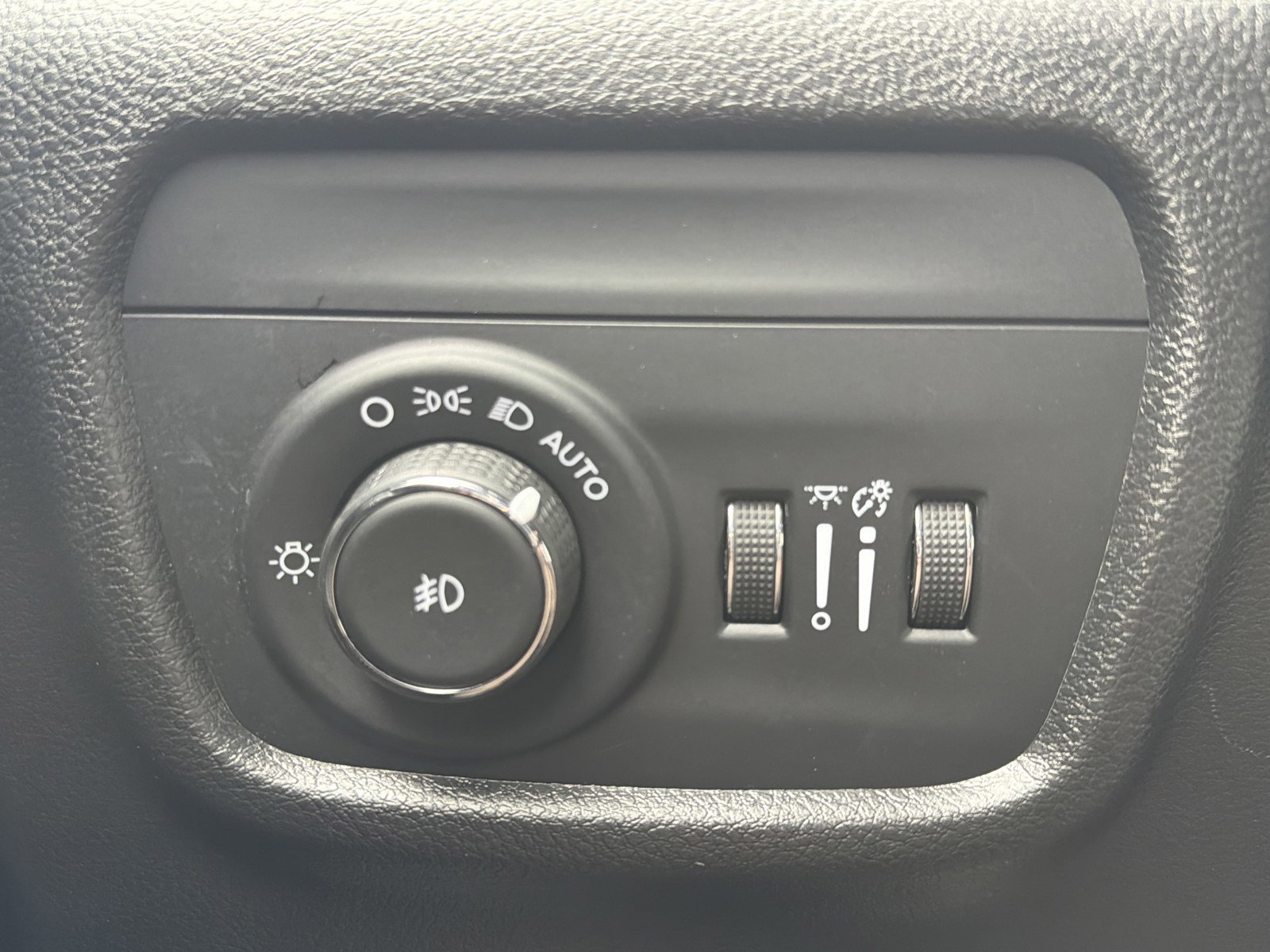Used 2024 Jeep Grand Cherokee Limited AWD/4WD image 27