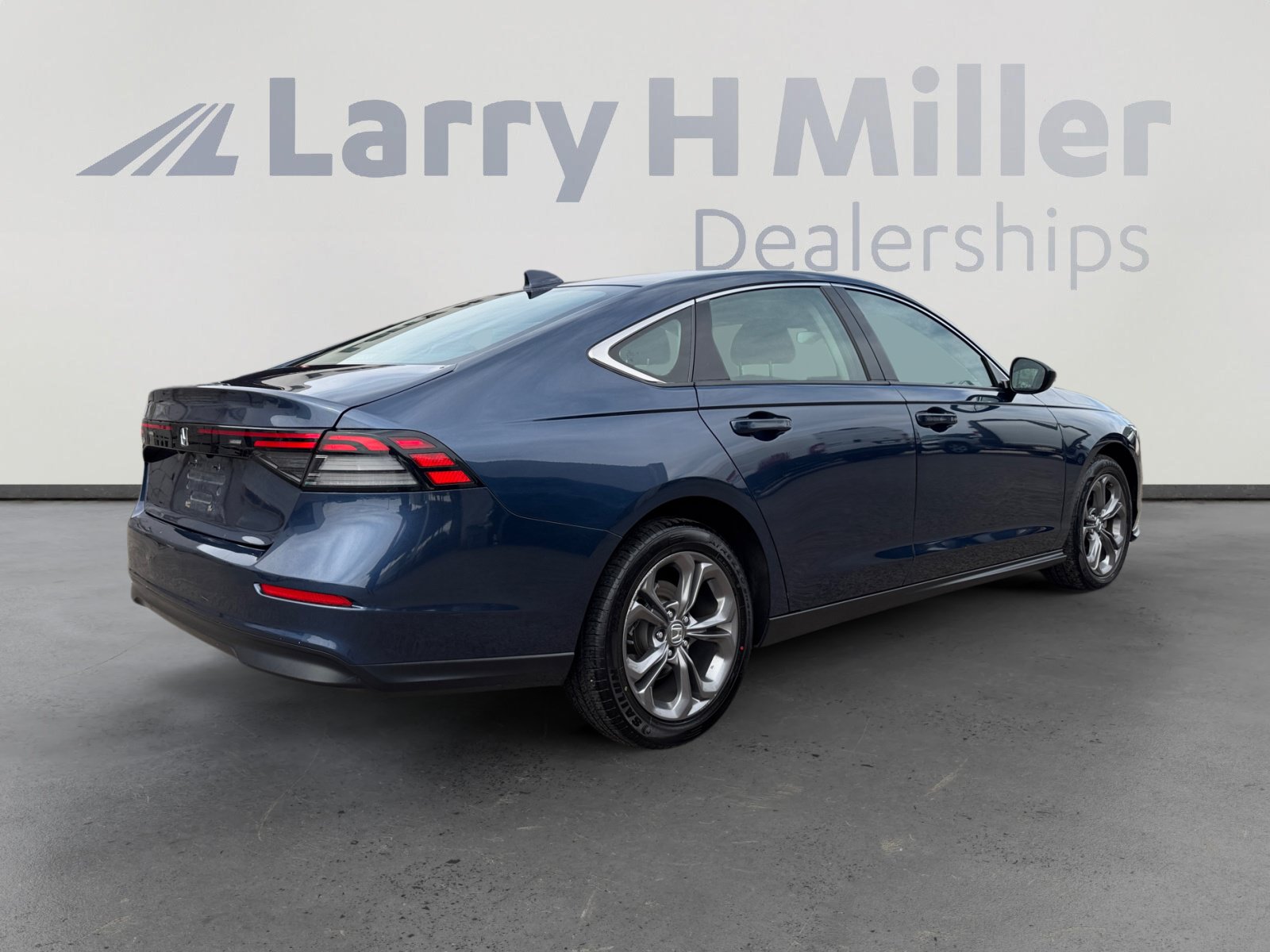 Used 2023 Honda Accord EX image 5