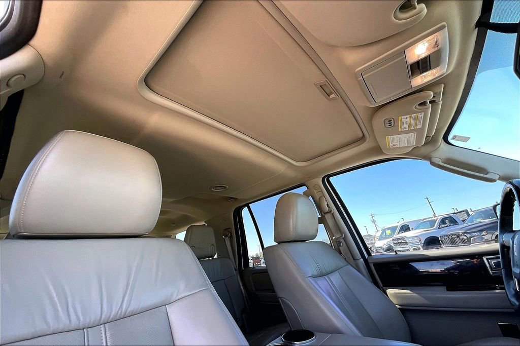 Used 2017 Lincoln Navigator Select image 28