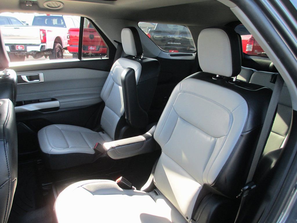 Used 2021 Ford Explorer XLT w/ Equipment Group 202A image 18