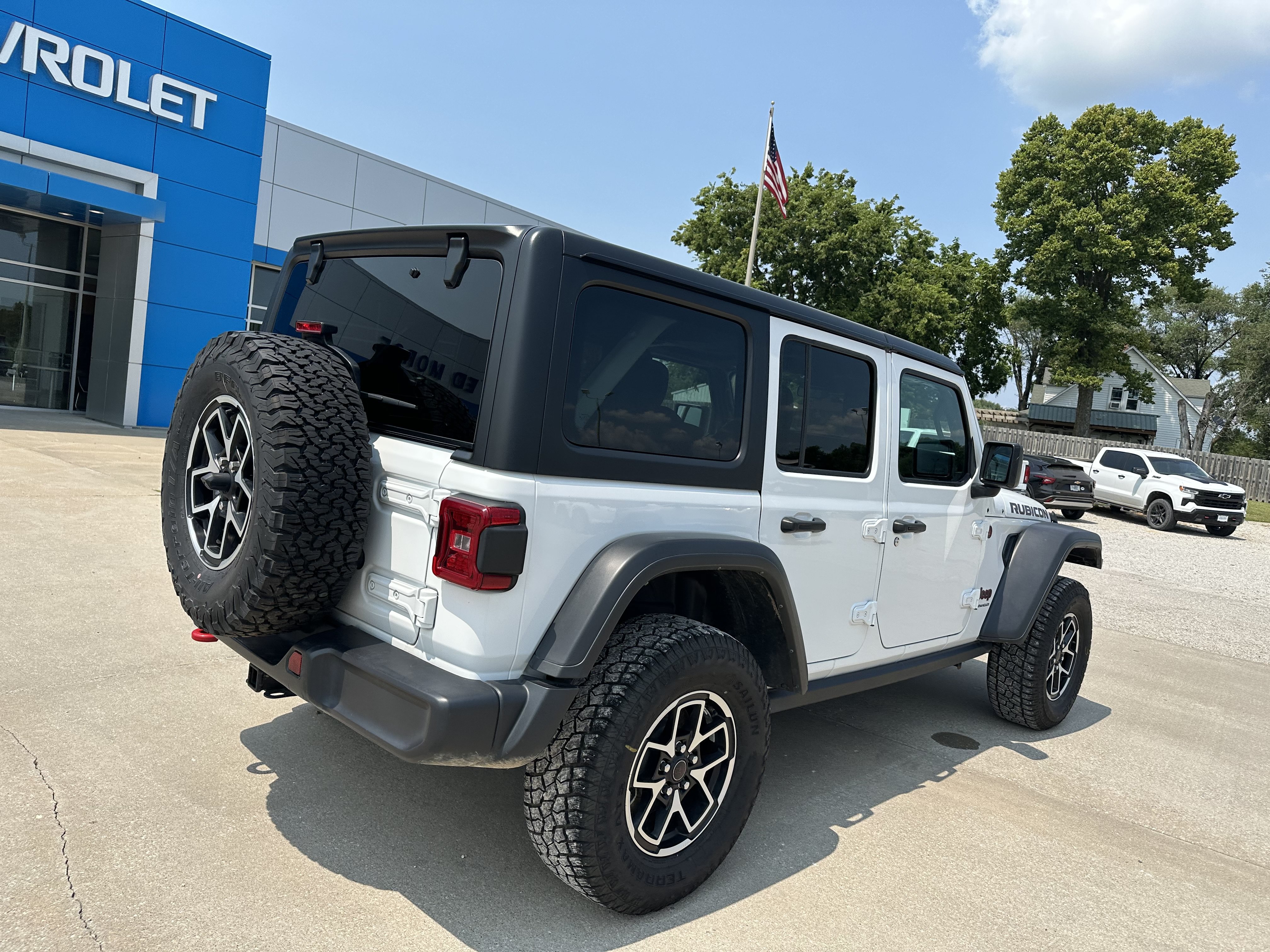 Used 2024 Jeep Wrangler Unlimited Rubicon AWD/4WD image 3