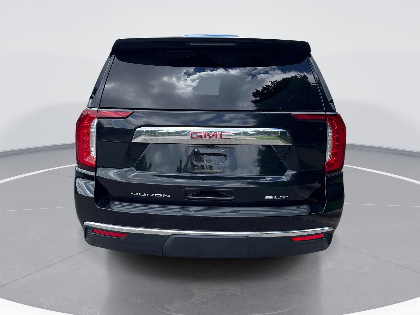Used 2023 GMC Yukon XL SLT w/ SLT Luxury Package AWD/4WD image 7