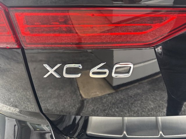 Used 2022 Volvo XC60 B5 Momentum w/ Climate Package image 11