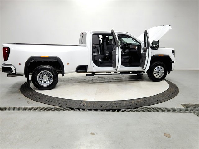 Used 2025 GMC Sierra 3500 Denali w/ Technology Package image 16