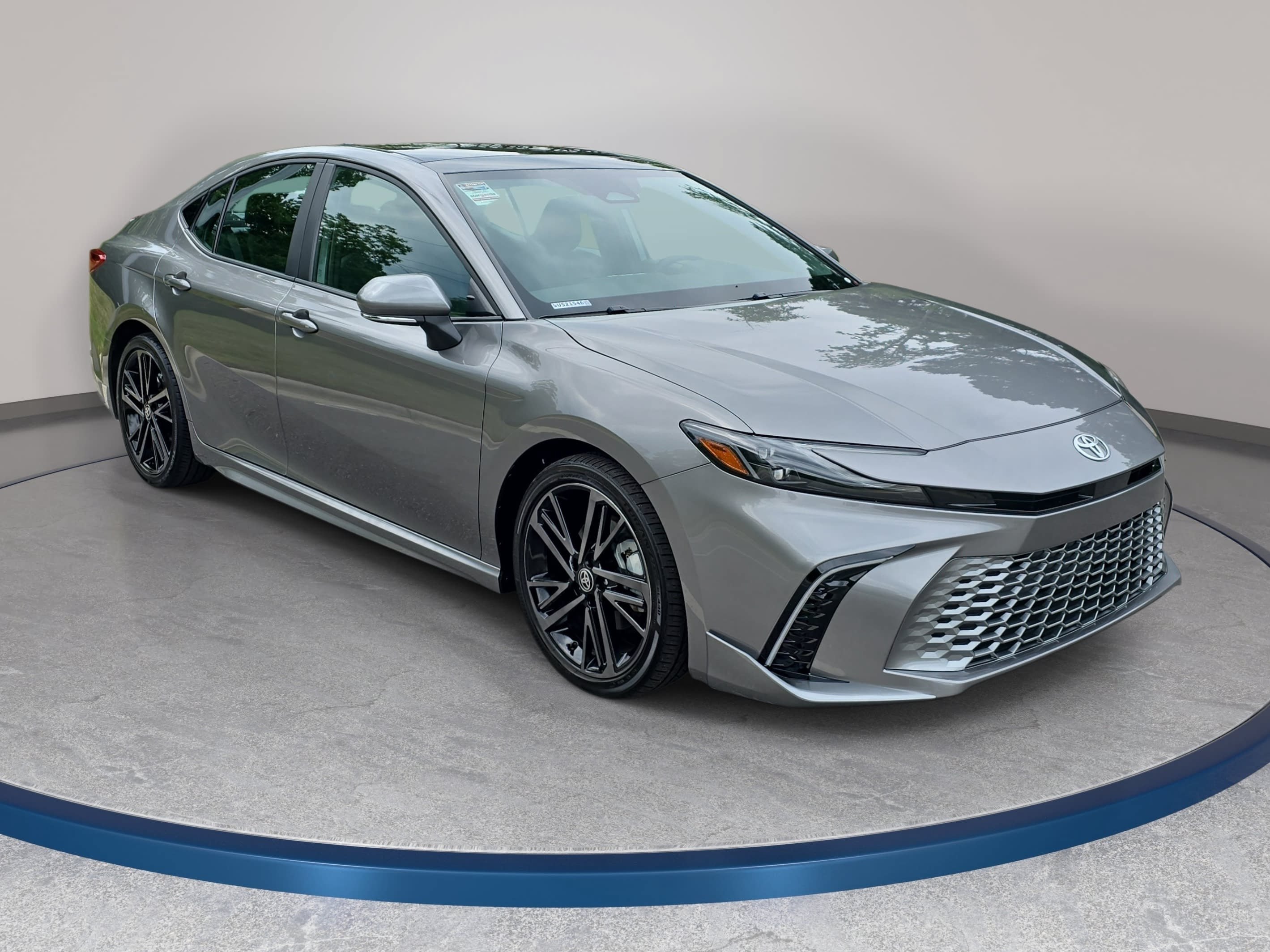 Used 2025 Toyota Camry XSE FWD image 3
