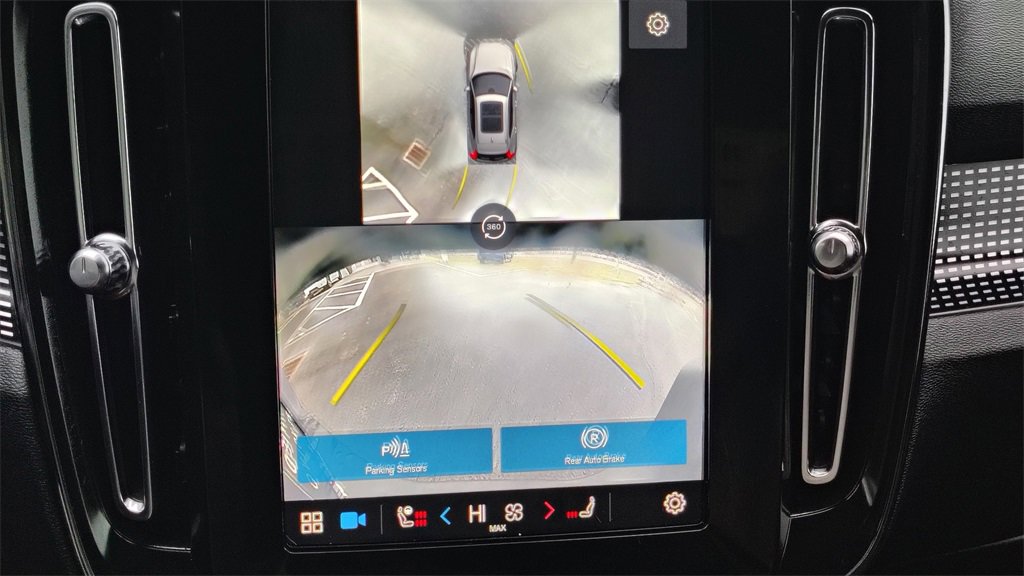 Used 2025 Volvo XC40 B5 Plus image 20