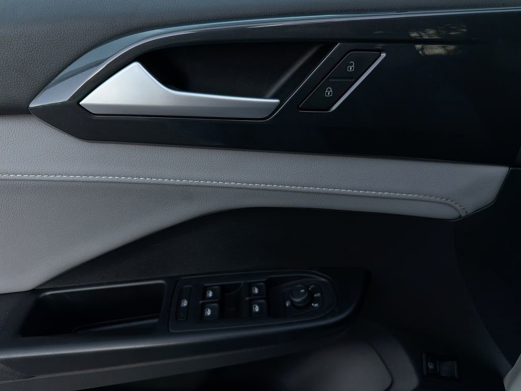 Used 2022 Volkswagen Taos SEL AWD/4WD image 15