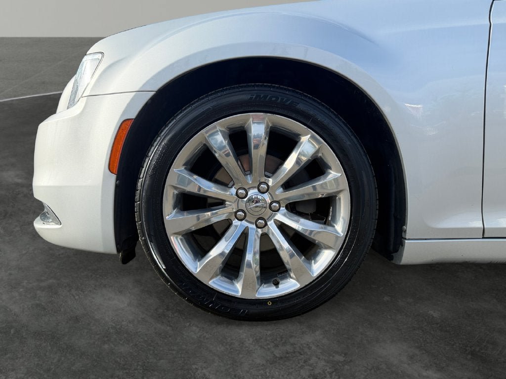 Used 2020 Chrysler 300 Limited RWD image 5
