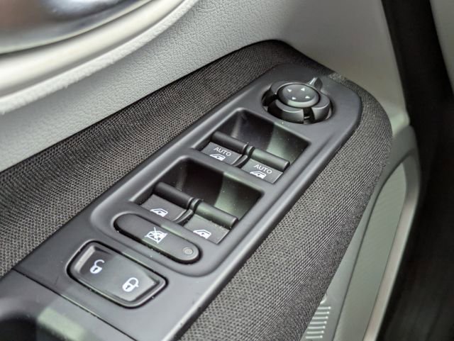 Used 2019 Jeep Renegade Latitude FWD image 24