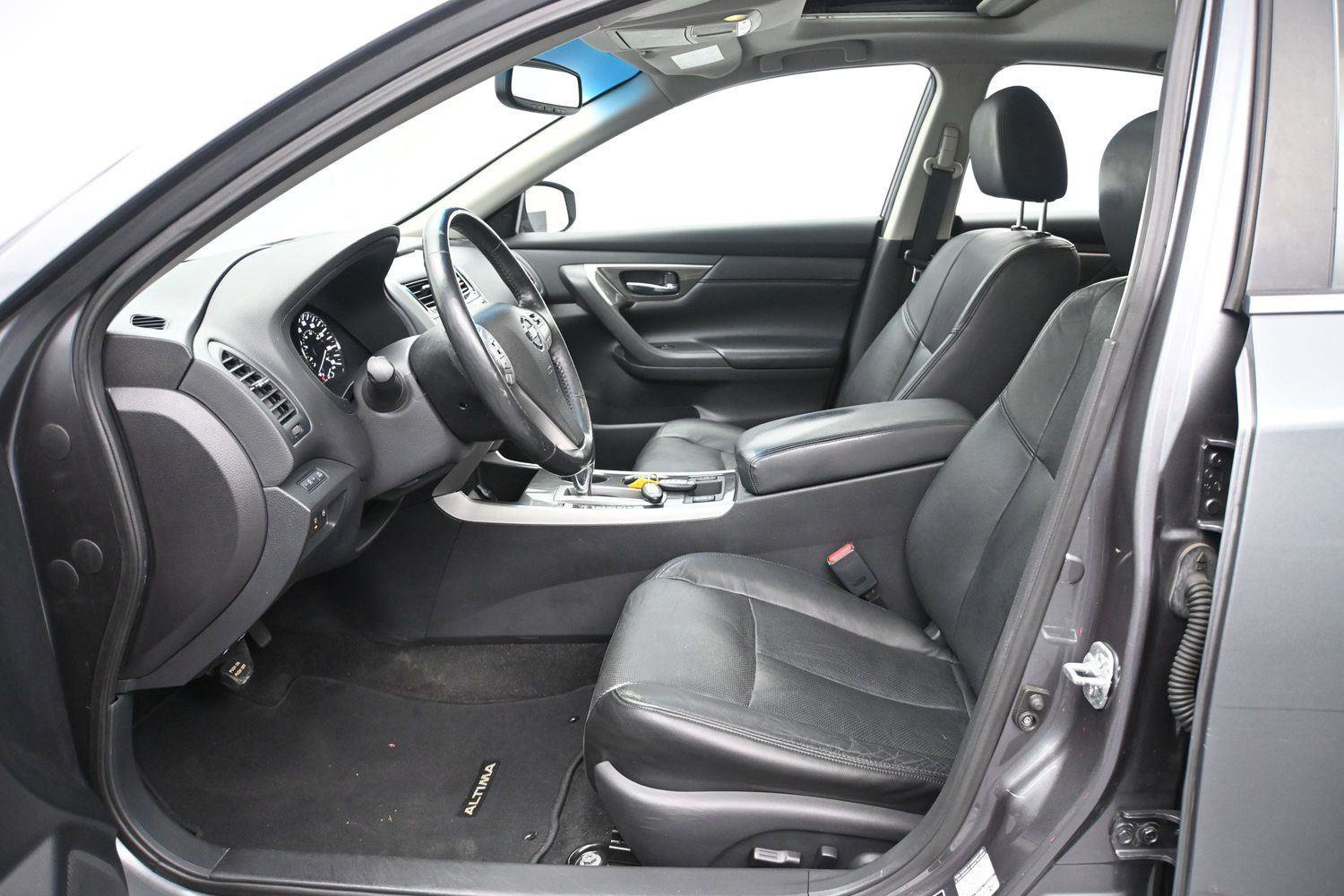 Used 2015 Nissan Altima 2.5 SL w/ Technology Package FWD image 9