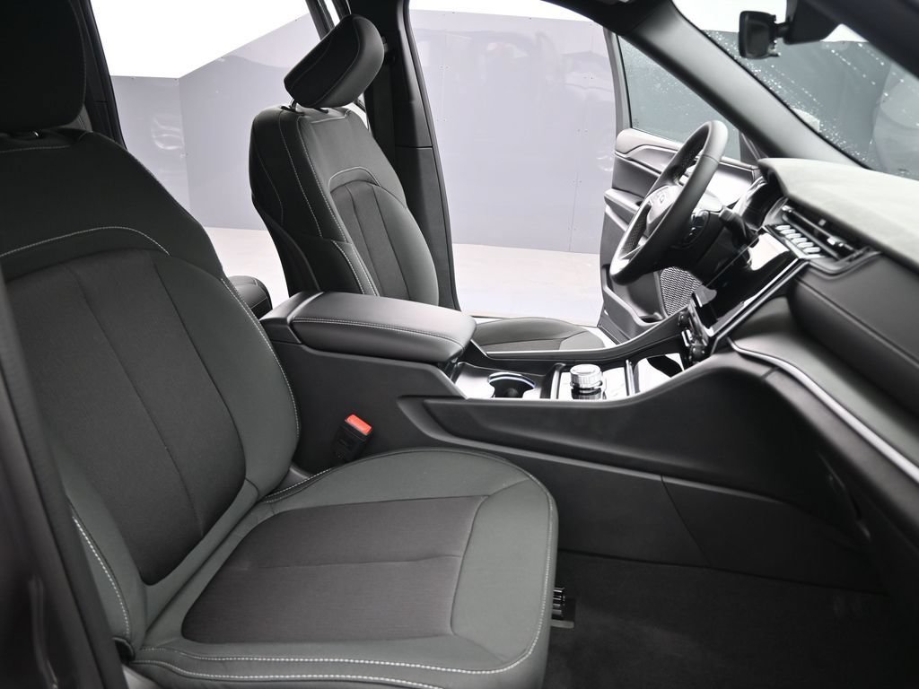 New 2026 Jeep Grand Cherokee Laredo RWD image 24