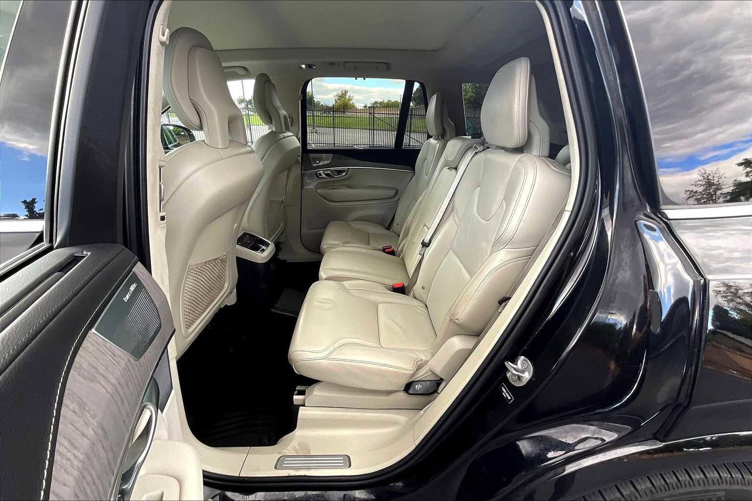 Used 2022 Volvo XC90 T8 Inscription image 29