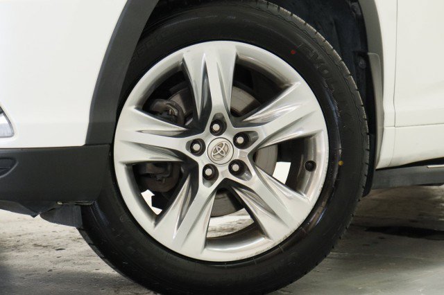 Used 2014 Toyota Highlander Limited FWD image 3