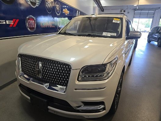 Used 2019 Lincoln Navigator Black Label w/ Cargo Package AWD/4WD image 2