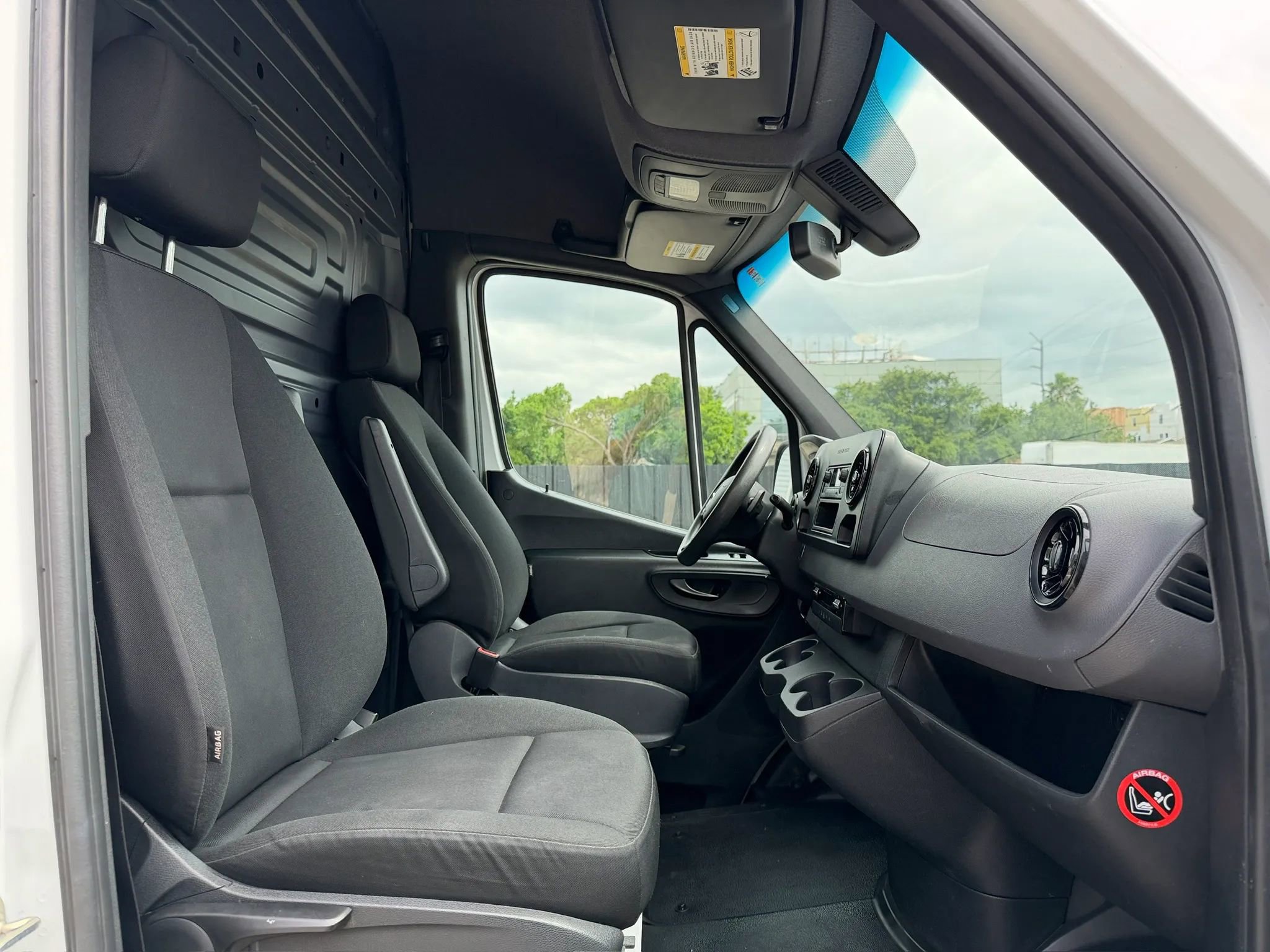 Used 2019 Mercedes-Benz Sprinter 170 Cargo image 9
