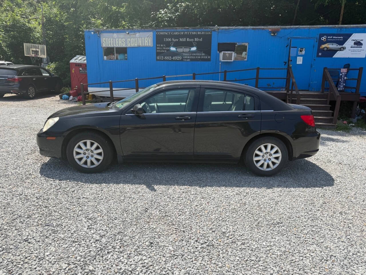 Used 2010 Chrysler Sebring Touring FWD image 2
