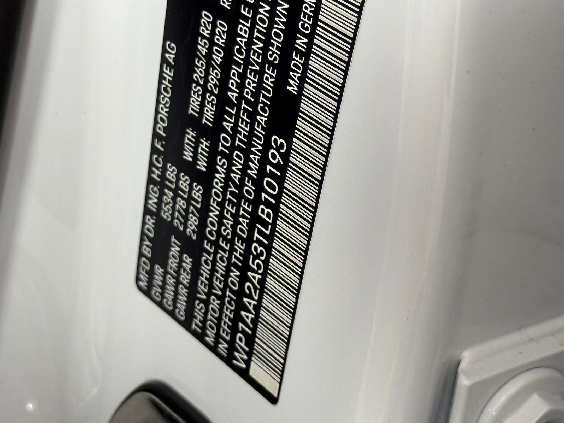 Certified 2026 Porsche Macan AWD/4WD image 30