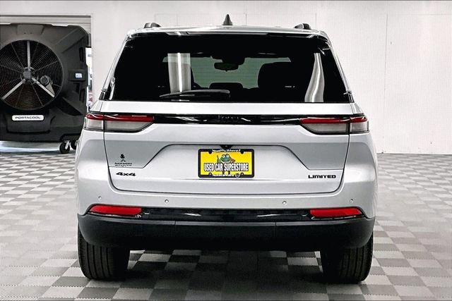 Used 2024 Jeep Grand Cherokee Limited w/ Black Appearance Package image 5