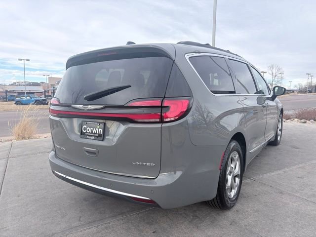 Used 2023 Chrysler Pacifica Limited image 8
