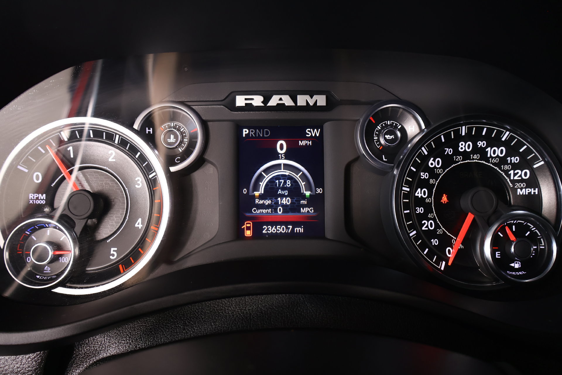 Used 2024 RAM 2500 Tradesman w/ Chrome Appearance Group AWD/4WD image 4