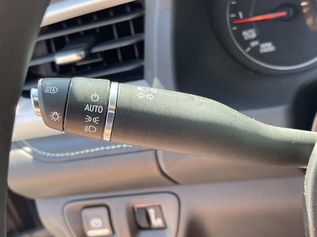 Used 2021 GMC Acadia SLE w/ Driver Convenience Package FWD image 38