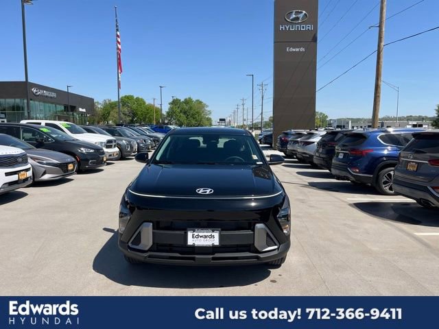 New 2025 Hyundai Kona SE image 2