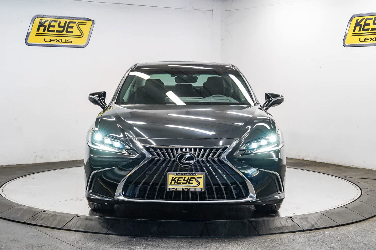 Used 2025 Lexus ES 300h w/ Accessory Package (Z2) FWD image 6