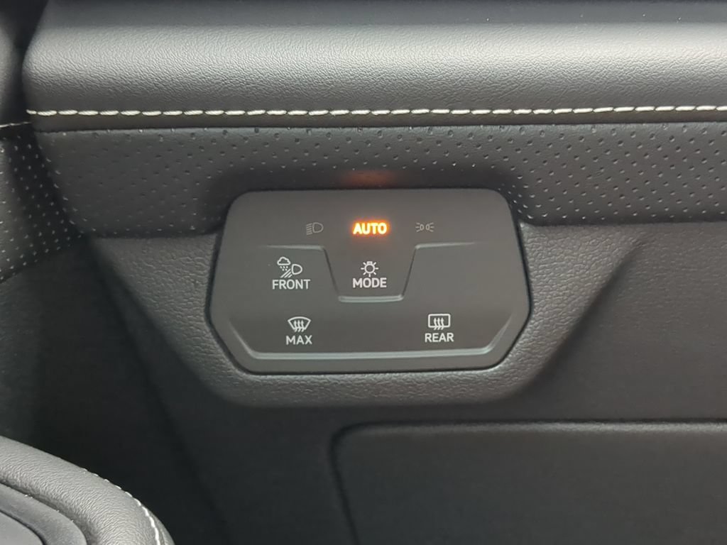 Certified 2024 Volkswagen Atlas Cross Sport SE FWD image 27