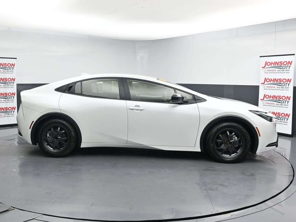Used 2024 Toyota Prius LE FWD image 9