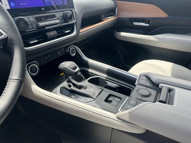 Used 2025 Toyota Grand Highlander AWD image 25