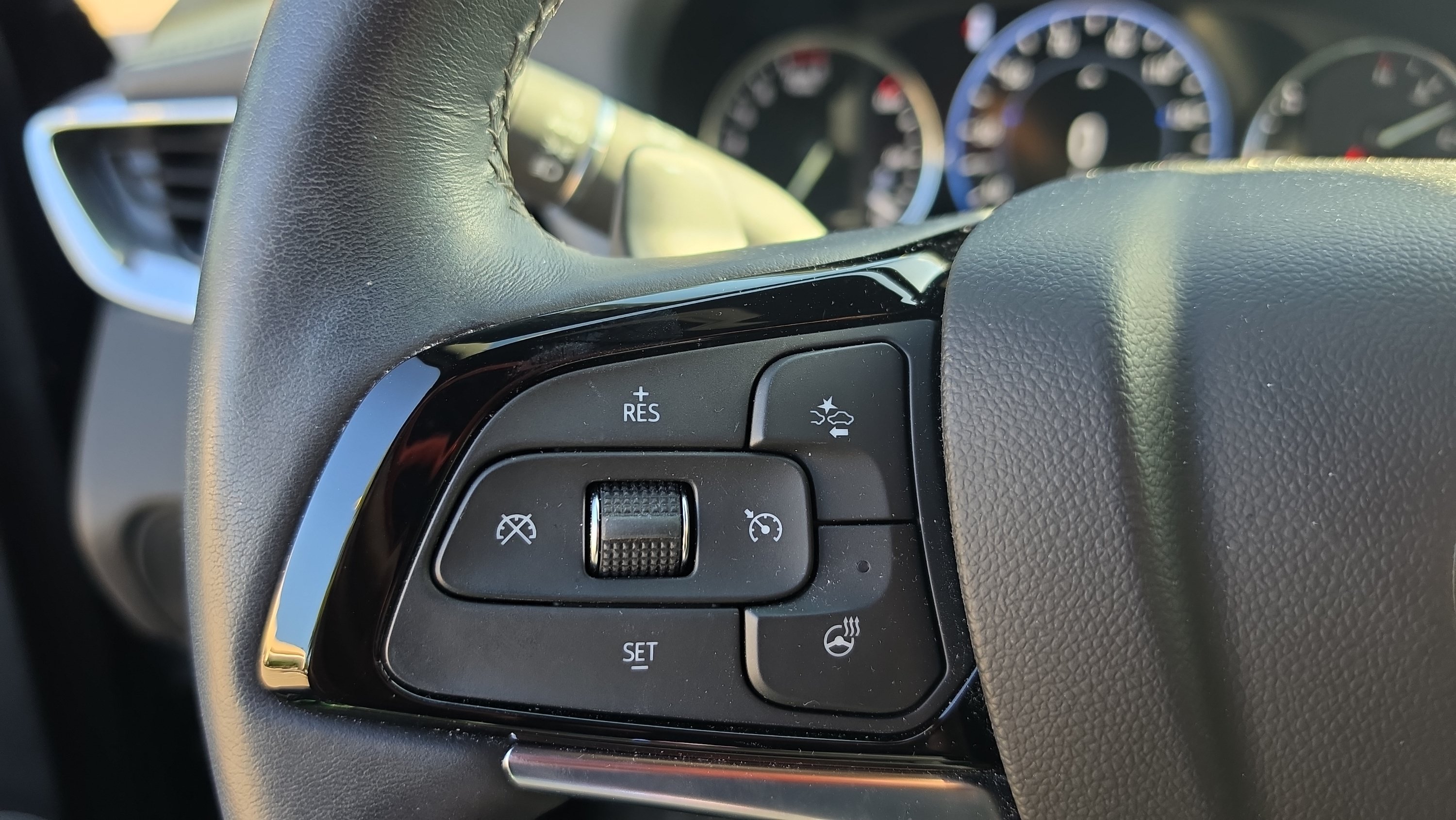 Used 2022 Buick Enclave Premium w/ LPO, Touring Package FWD image 13