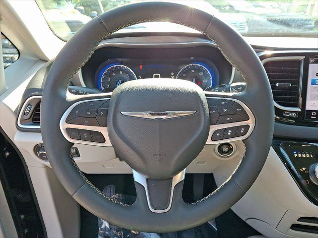 Certified 2023 Chrysler Pacifica Touring-L FWD image 19