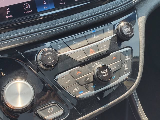 Used 2025 Chrysler Pacifica Limited FWD image 38