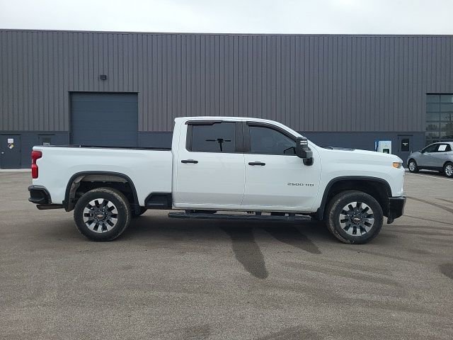 Used 2022 Chevrolet Silverado 2500 Custom w/ Custom Value Package image 2