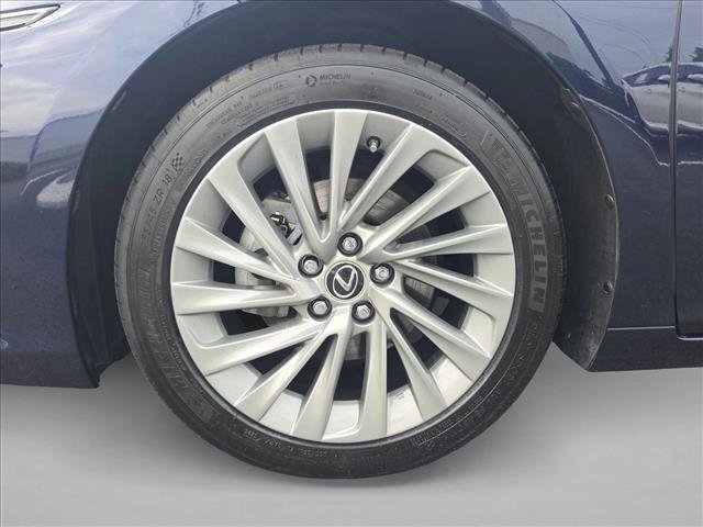 Used 2019 Lexus ES 300h w/ Accessory Package 2 FWD image 25