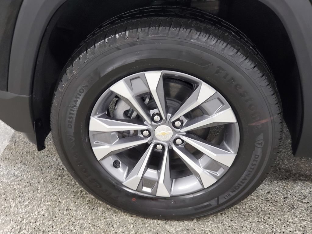 Used 2026 Chevrolet Equinox LT FWD image 9