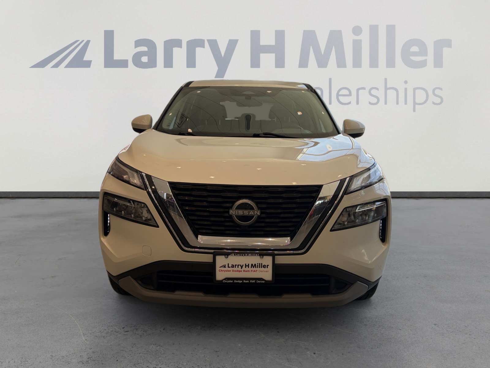 Used 2023 Nissan Rogue SV FWD image 8