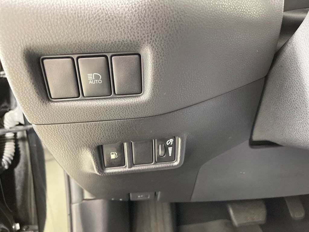 Used 2019 Toyota C-HR LE FWD image 31