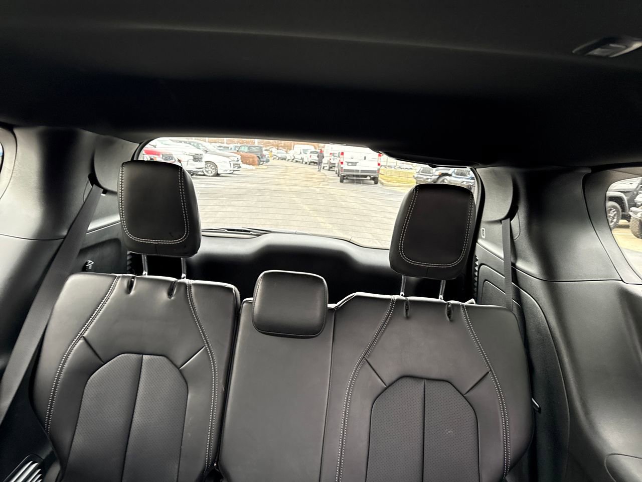 Used 2025 Chrysler Pacifica Select w/ Uconnect Theater Family Group image 16