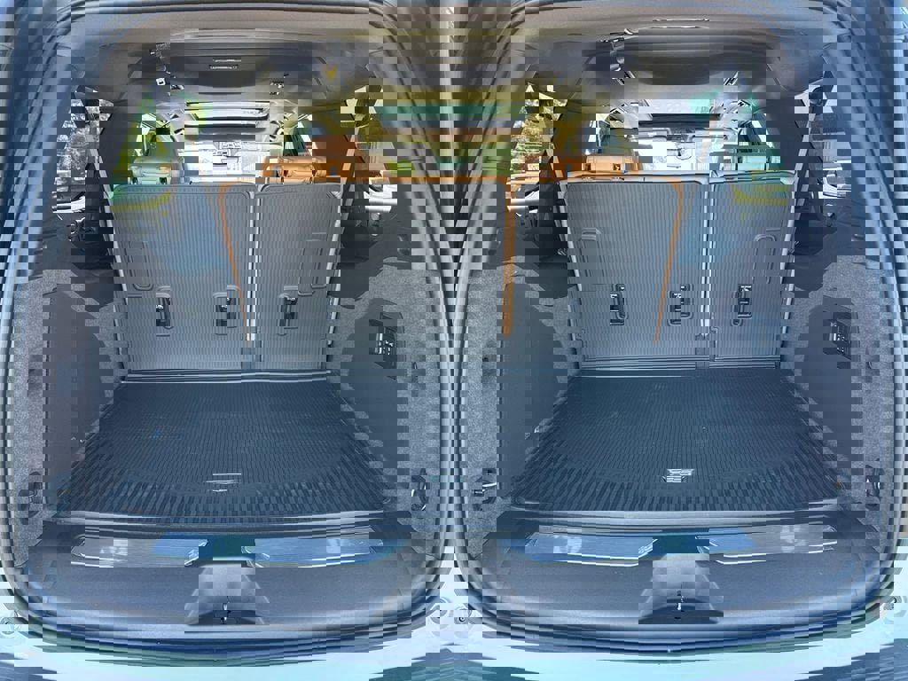 New 2026 Cadillac Escalade ESV Luxury w/ Touring Package image 18