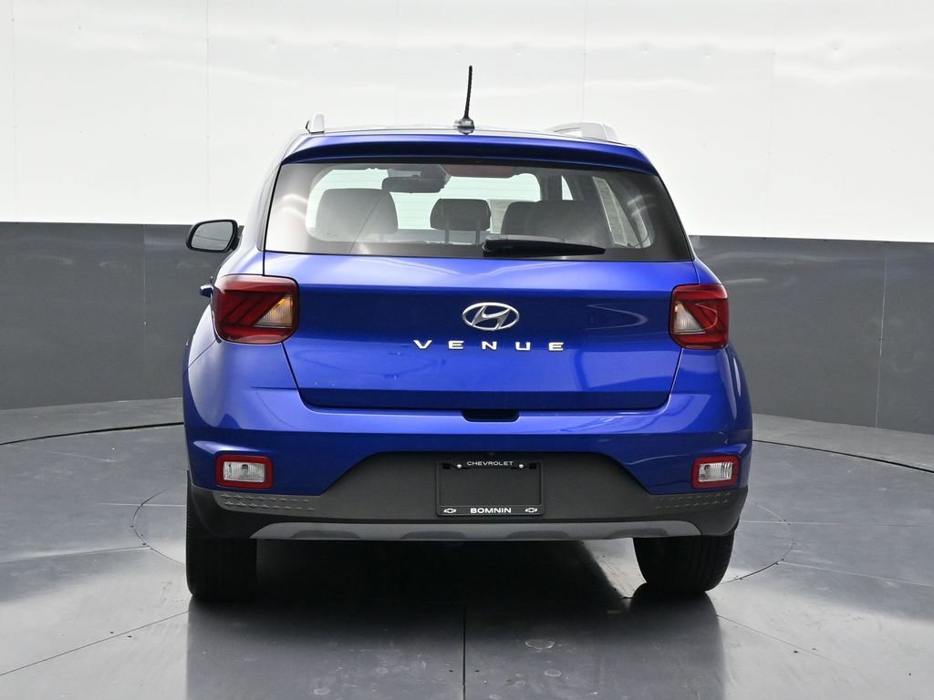 Used 2023 Hyundai Venue Limited image 4