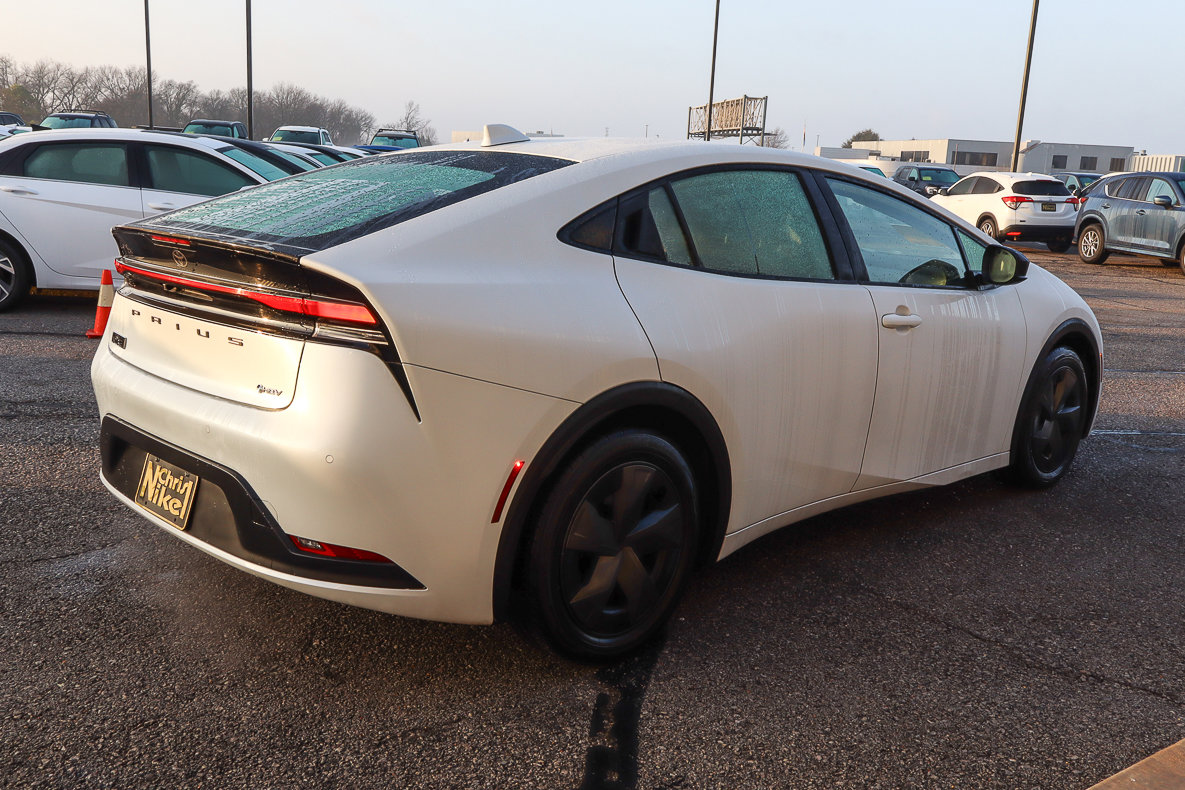 Used 2024 Toyota Prius LE image 4