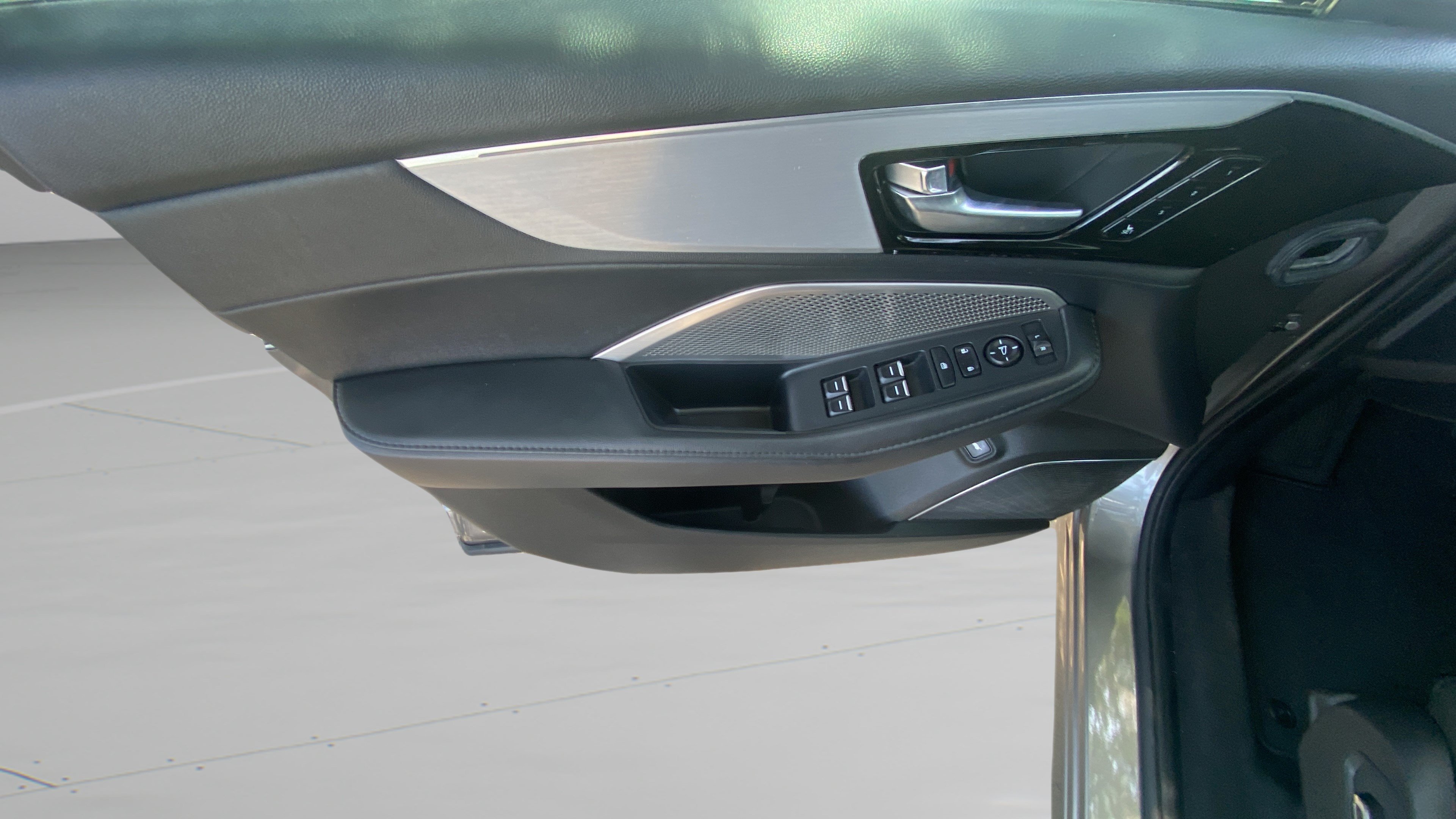 Certified 2023 Acura MDX FWD image 12