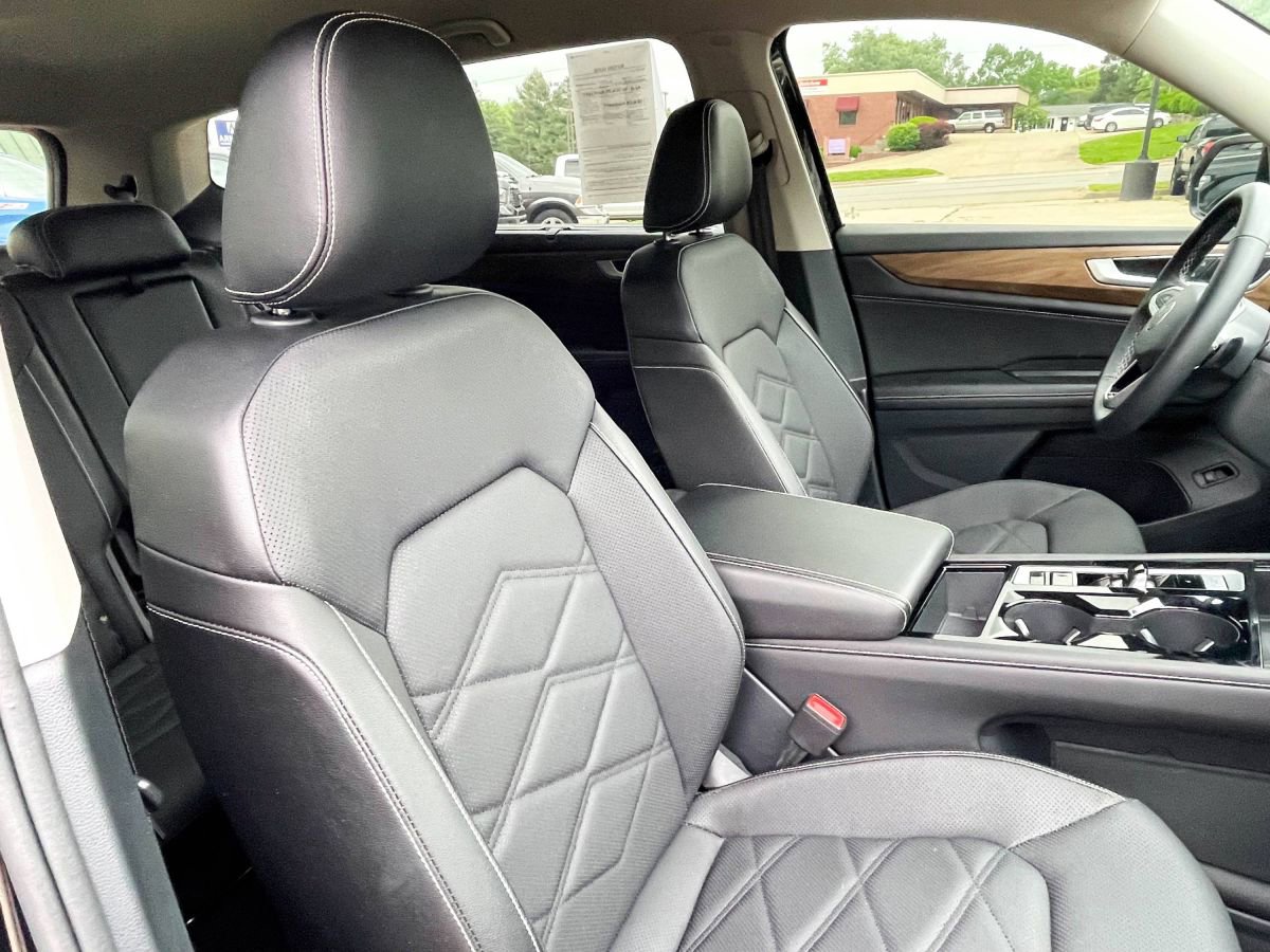 Used 2024 Volkswagen Atlas SE FWD image 10