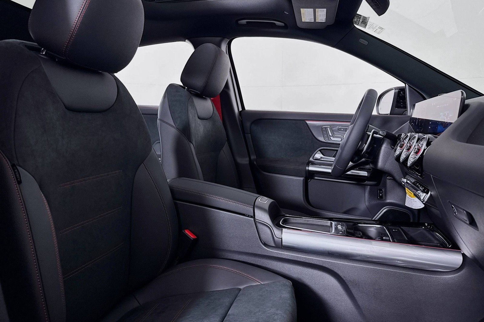 New 2026 Mercedes-Benz GLA 35 AMG 4MATIC image 6