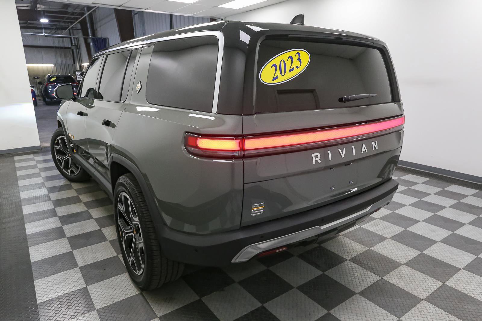 Used 2023 Rivian R1S Launch Edition AWD/4WD image 10