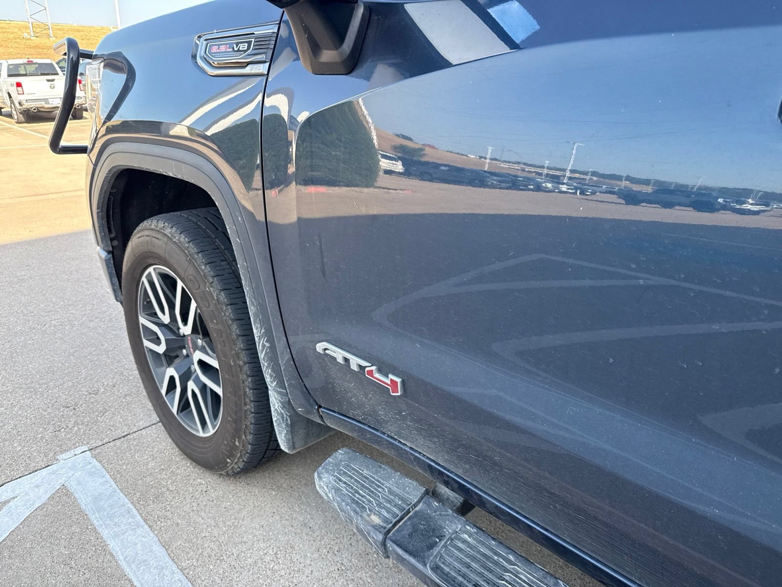 Used 2020 GMC Sierra 1500 AT4 w/ AT4 Premium Package AWD/4WD image 11
