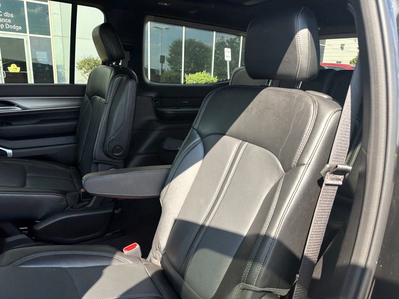 Certified 2024 Jeep Wagoneer Series II AWD/4WD image 22