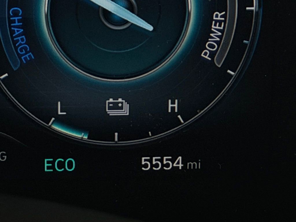 Used 2024 Hyundai Elantra Limited image 16